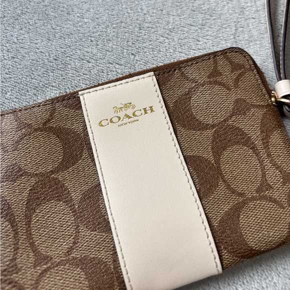 Coach Wristlet - Picture 2 of 4